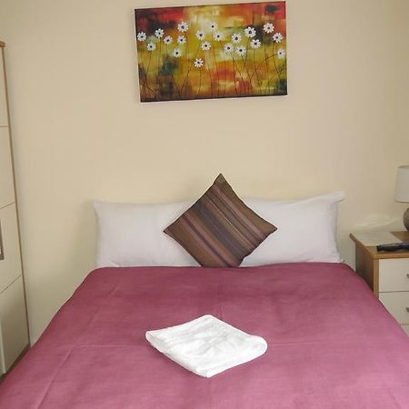 Montrose Guest House Romford Esterno foto