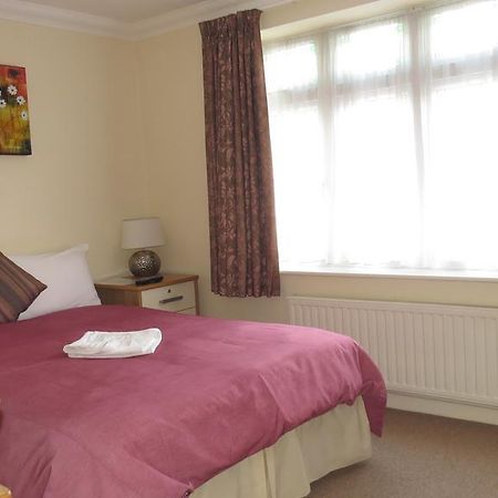 Montrose Guest House Romford Esterno foto