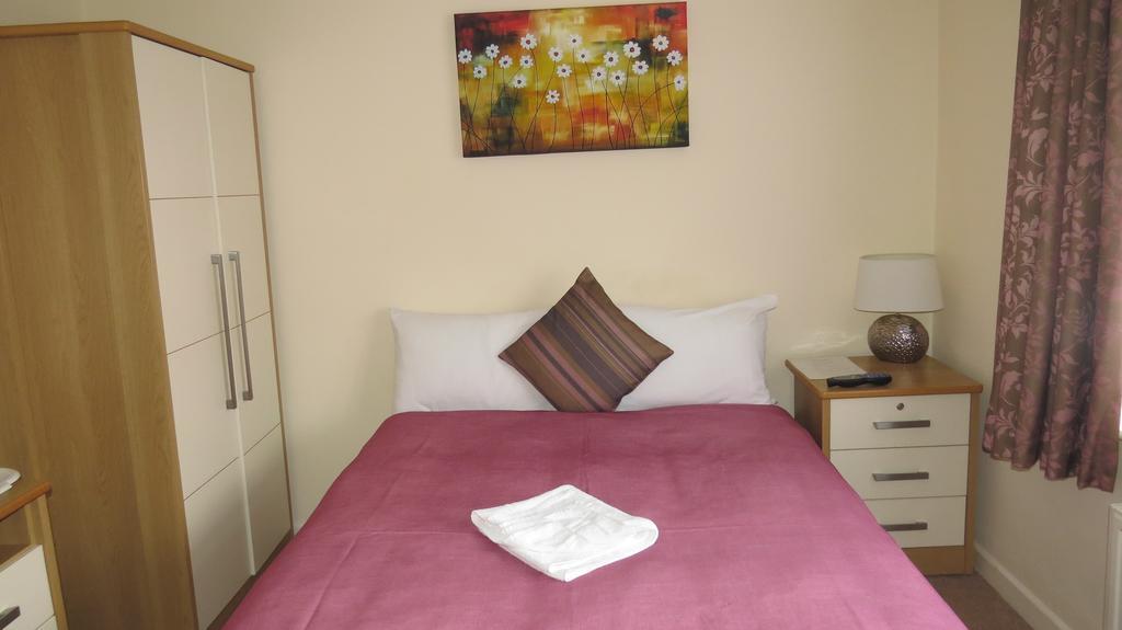 Montrose Guest House Romford Esterno foto