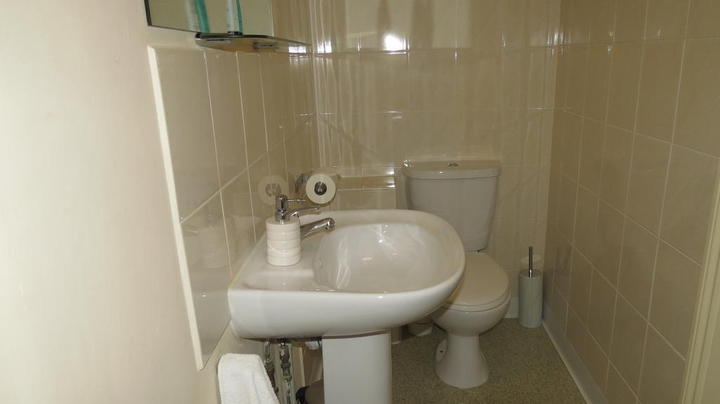Montrose Guest House Romford Esterno foto