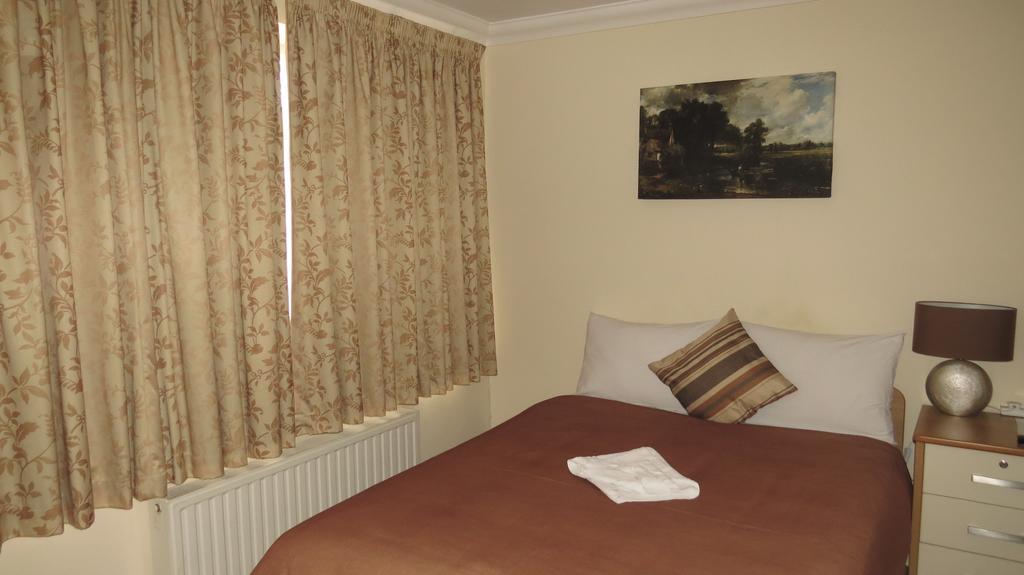 Montrose Guest House Romford Esterno foto