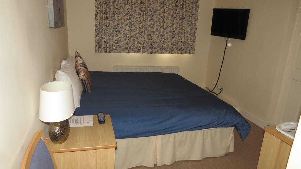 Montrose Guest House Romford Esterno foto