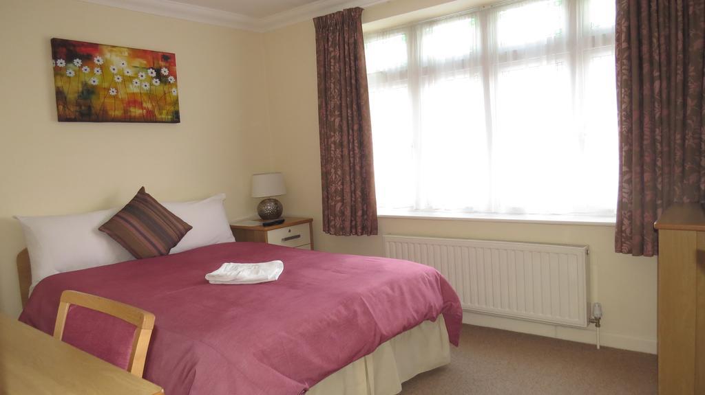Montrose Guest House Romford Esterno foto