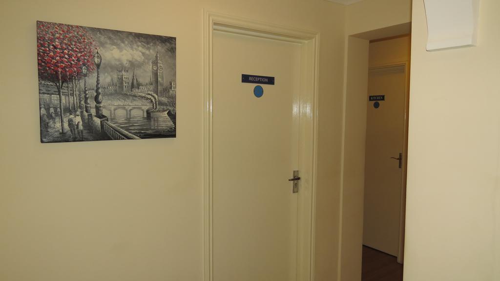 Montrose Guest House Romford Esterno foto