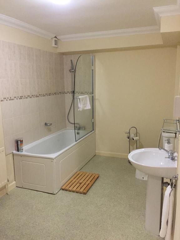 Montrose Guest House Romford Esterno foto