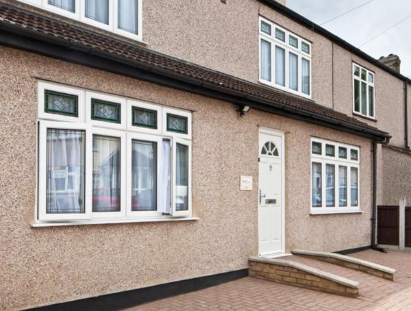 Montrose Guest House Romford Esterno foto