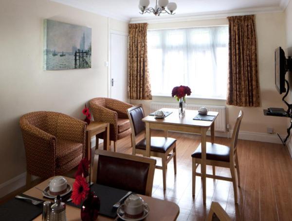 Montrose Guest House Romford Esterno foto