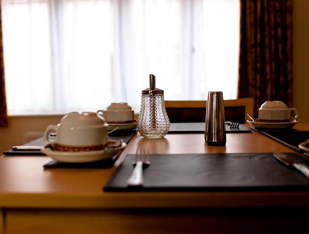Montrose Guest House Romford Esterno foto