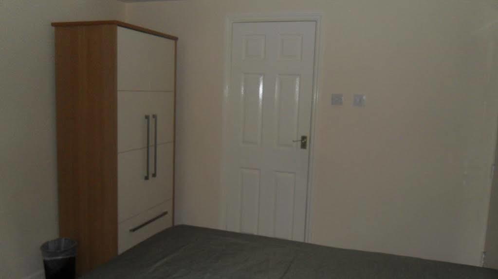 Montrose Guest House Romford Esterno foto