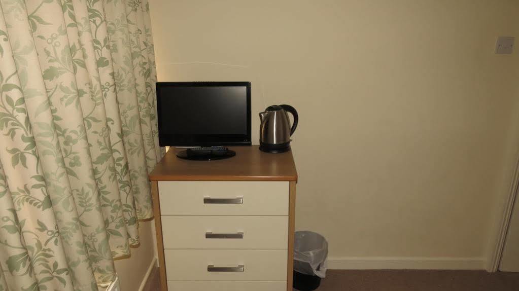 Montrose Guest House Romford Esterno foto